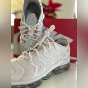 Size 7Y Nike Air VaporMax Plus